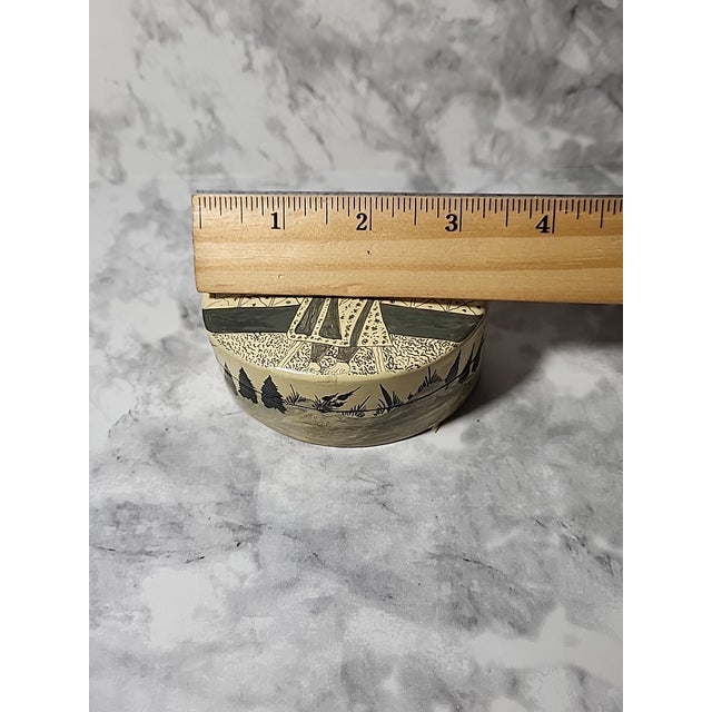 Almond 1960s Kashmiri Papier-Mâché Trinket Box For Sale - Image 8 of 14