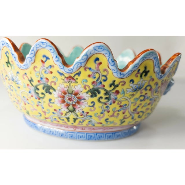 Early 20th Century Chinese Chinoiserie Republic Period Famille Rose Floral Bowl For Sale In New York - Image 6 of 12