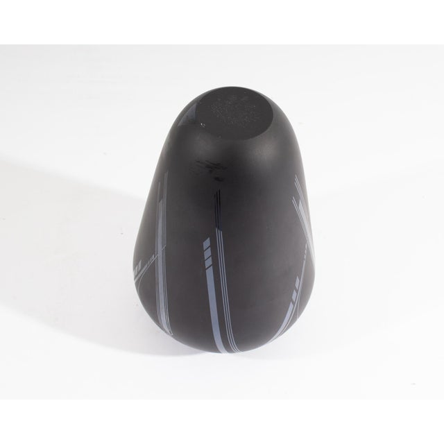 Contemporary Bob Toensing Signed 1989 Black Glass Vase For Sale - Image 3 of 5