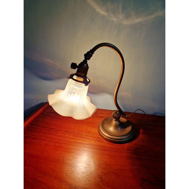 Art Nouveau Desk Lamp in Bronze and Opalescent Glass, 1890s For Sale - Image 6 of 16