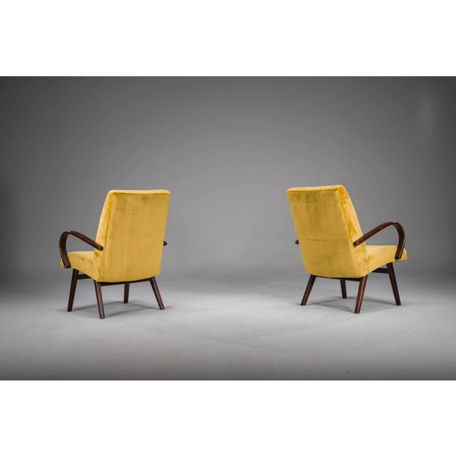 Textile Model 53 Armchairs in Mustard Velvet attributed to Jaroslav Smidek for Ton, 1960s, Set of 2 For Sale - Image 7 of 11