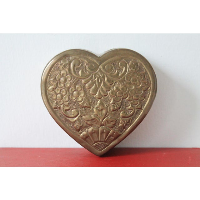 Mid-Century Modern Vintage Brass Heart Shaped Trinket Box For Sale - Image 3 of 10