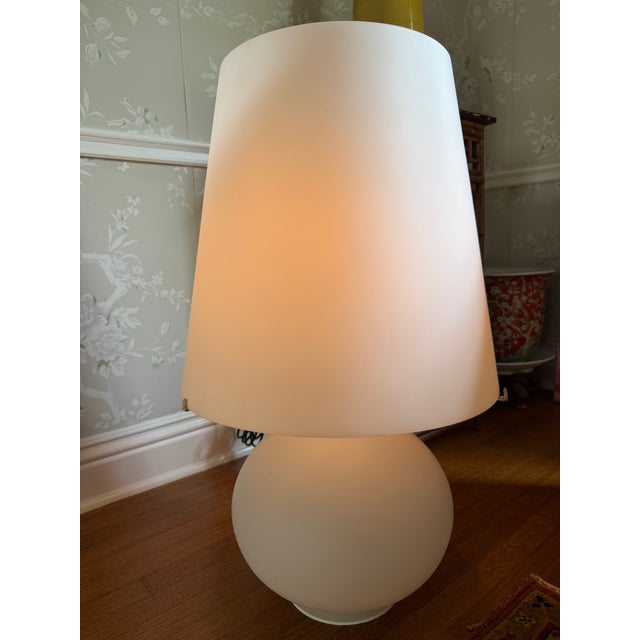 Max Ingrand 1970s Mid-Century Modern White Fontana Lamp For Sale - Image 4 of 4