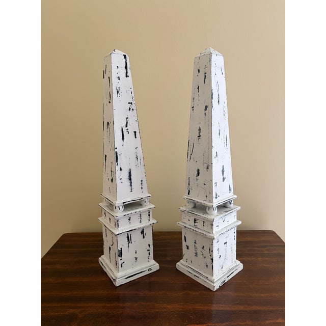 Farmhouse Late 20th Century Pair of Distressed White Wooden Obelisks With Architectural Form For Sale - Image 3 of 7