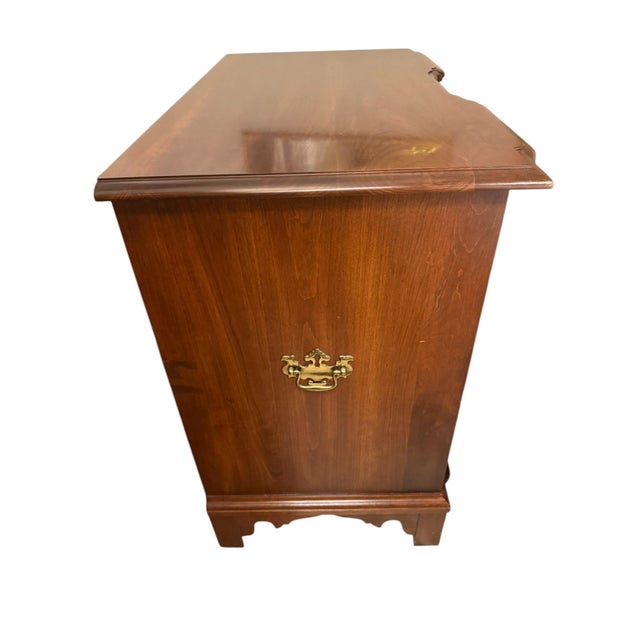 English Late 20th Century Pennsylvania House Block Front Four Drawer Chest For Sale - Image 3 of 9