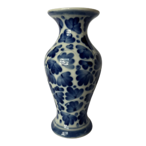 Blue and White Chinese Export Porcelain Vase