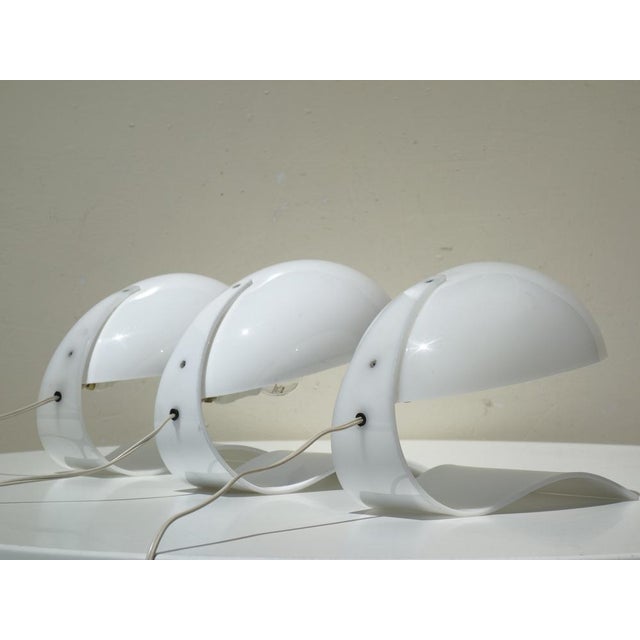 Set of 3 Table Lamp Italy, 1960 White ABS Perfect working order Very Good Condition Light sign to one lamp (filtering)...