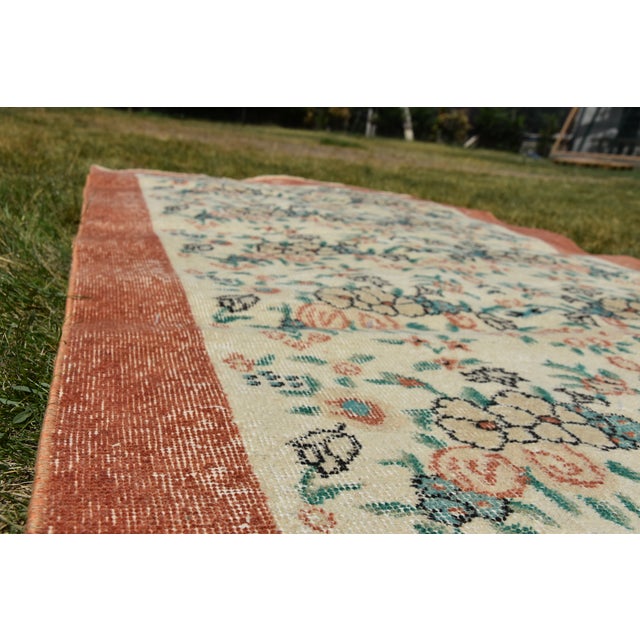 1970s Vintage Boho Style Hand Knotted Floral Beige Oushak Rug For Sale In Sacramento - Image 6 of 8