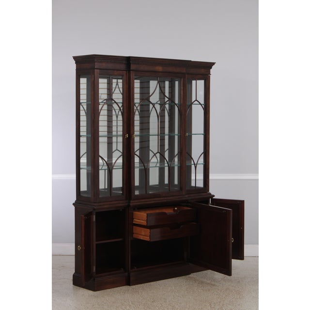 1990s Stickley 3 Door Mahogany China Cabinet For Sale - Image 5 of 18