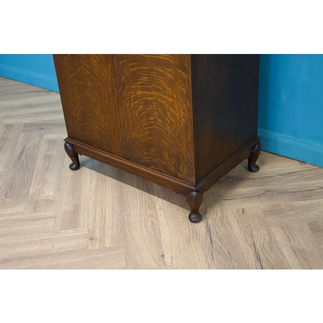 Wood Art Deco Oak Tallboy in the style of Heals, 1930s For Sale - Image 7 of 9