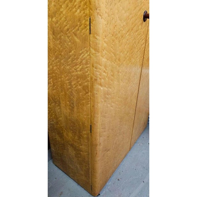 Art Deco British Birdseye Maple Wardrobe with Phenolic Handles, 1930 For Sale - Image 3 of 12