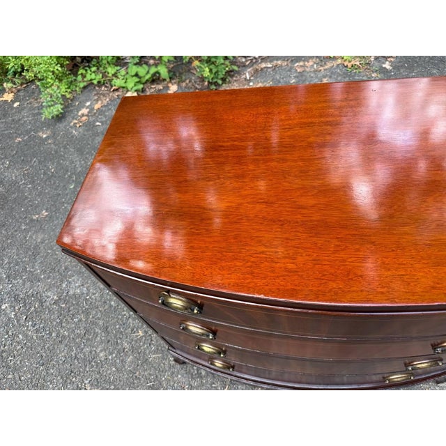 Wood Late 20th Century Georgian-Style Bowfront Flame Mahogany Chest of Drawers by Baker Furniture. For Sale - Image 7 of 17