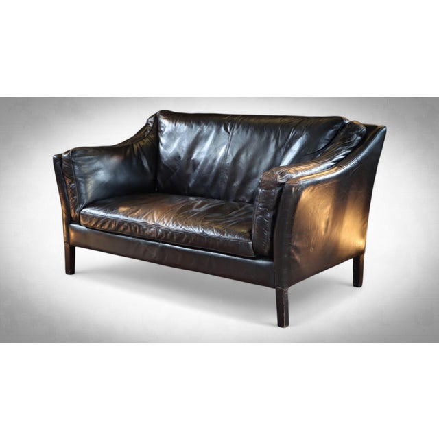 Up for grabs here is a stunning sofa by timothy oulton halo. model: reggio colour: destroyed black dimensions: w: 149 cm x...