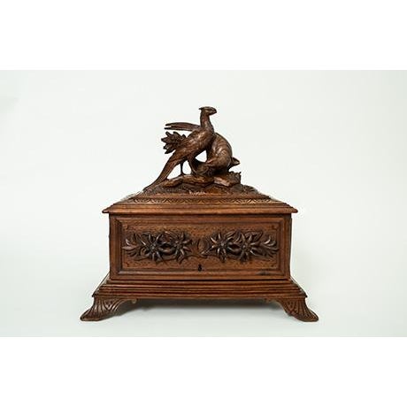 This beautifully crafted wooden cigar box, often referred to as a humidor, showcases exquisite Black Forest walnut wood...