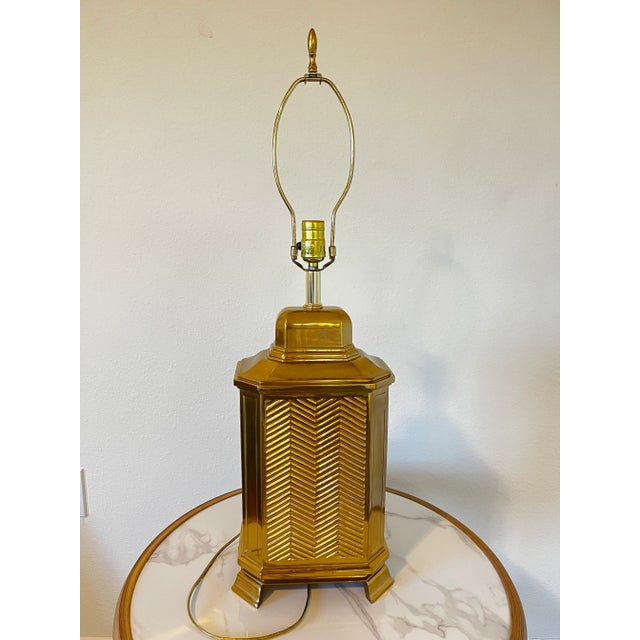 Mid-Century Modern 1980s Vintage Sizable Brass Pagoda Top Herringbone Table Lamp For Sale - Image 3 of 8