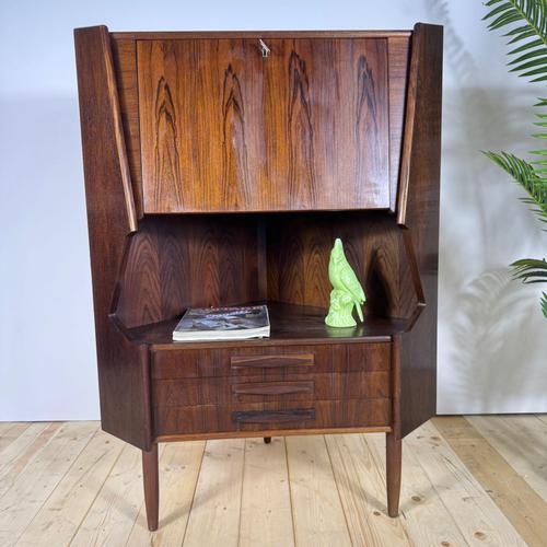Mid-Century Modern Rosewood Corner Bar Cabinet For Sale - Image 12 of 12