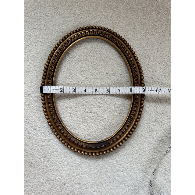 Vintage Ornate Oval Gilt Wood Picture Frame – Greek Key & Beaded Detail For Sale - Image 4 of 8