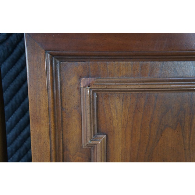 Mid 20th Century Mid Century Walnut Neoclassical Pierced Accent Twin Size Pineapple Post Bed For Sale - Image 5 of 13