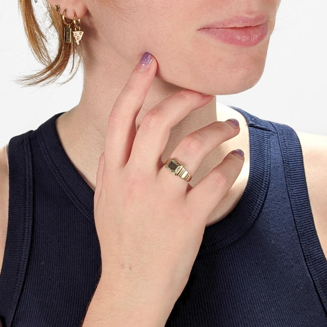 A fine antique mourning ring. In 14 karat yellow gold. With braided hair under a beveled bezel-set glass bezel. The...