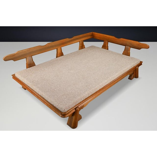 French Brutalist Walnut Daybed with Bouclé Upholstery, 1950s For Sale - Image 6 of 17