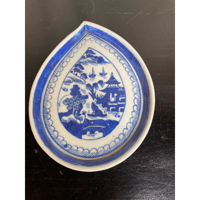 Circa 1820 Chinese Export Blue Canton Leaf Dish For Sale In Baltimore - Image 6 of 6