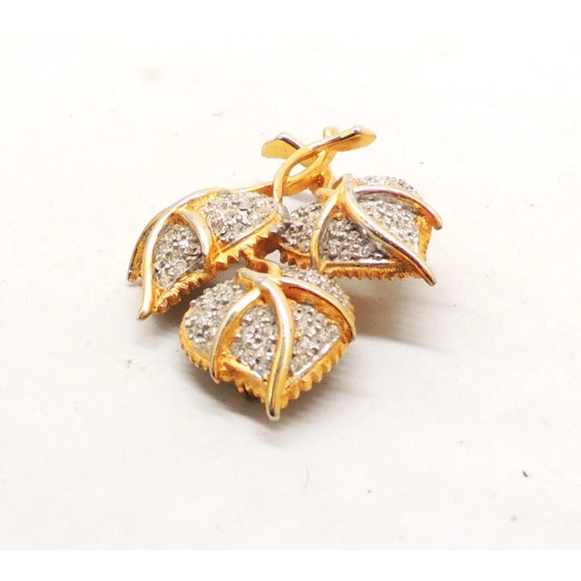 1960s Vintage 1960s Signed Hattie Carnegie Pavé Clear Rhinestone Flower Buds Brooch For Sale - Image 5 of 7