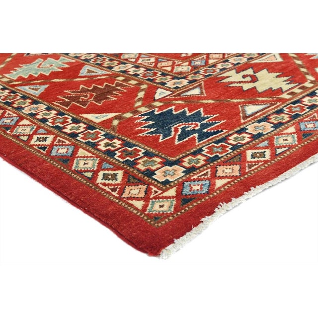 This stunning traditional constructed of wool pile on a wool foundation of warps and wefts. The wool is of high quality...