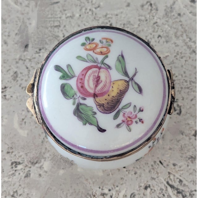 18th Century 18th Century Porcelain Snuff/Trinket Box For Sale - Image 5 of 7