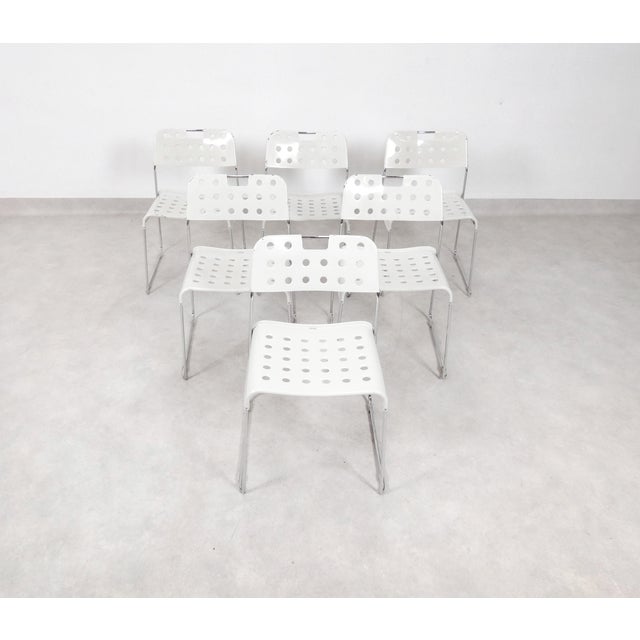 This set of six white laquered Omstak chairs were designed in 1971 by Rodney Kinsman for his eponymous London-based...