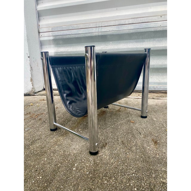 Mid-Century Modern 1970s Chrome and Black Vinyl Rack Magazine. For Sale - Image 3 of 12