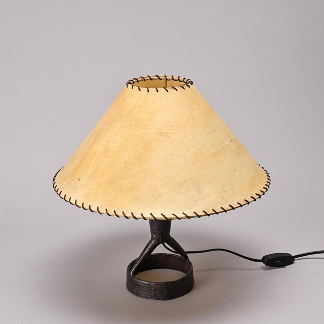 Black Hammered Iron Table Lamp by Léopold Gest, France, 1970 For Sale - Image 8 of 10