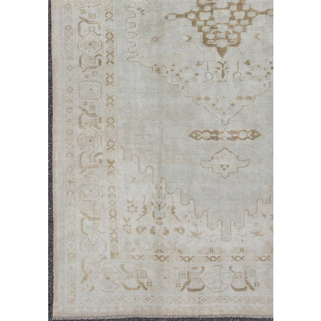Vintage Turkish Oushak Rug With Large Central Medallion in Neutral Tones For Sale - Image 4 of 8