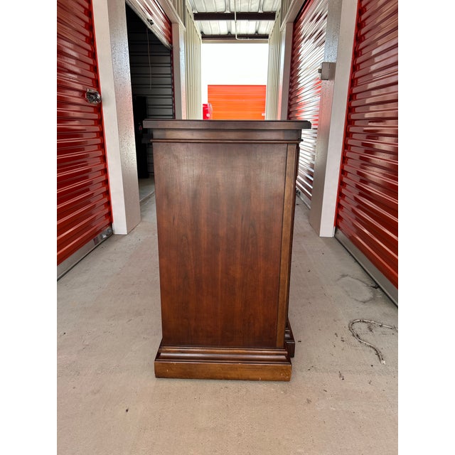 1970s Vintage Bernhardt Hibriten Expandable Pecan & Oak Flip-Top Server For Sale In San Antonio - Image 6 of 9