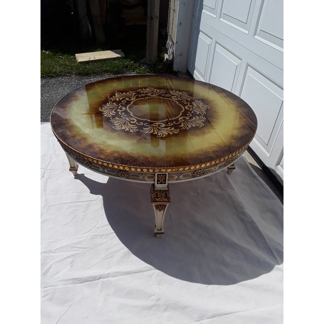 19th Century Round French Hand Painted Gilt Coffee Table with Glass Top For Sale In Chicago - Image 6 of 13