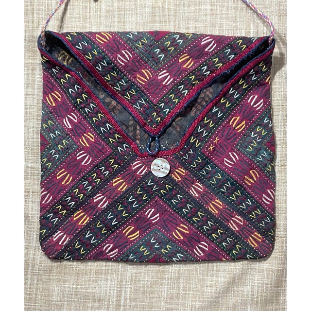 1900 - 1909 Antique Uzbek Lakai Tribal Bag – Hand-Embroidered Silk Suzani Side Bag For Sale - Image 5 of 15
