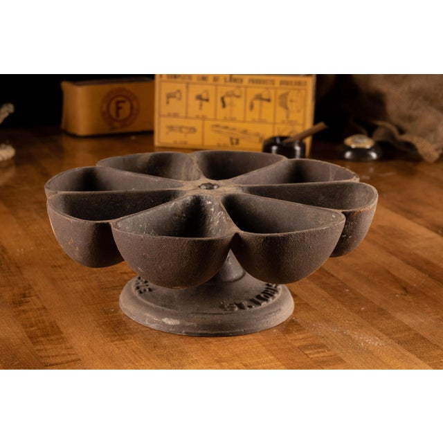 American 1900s Antique Industrial Cobblers Tulip For Sale - Image 3 of 9