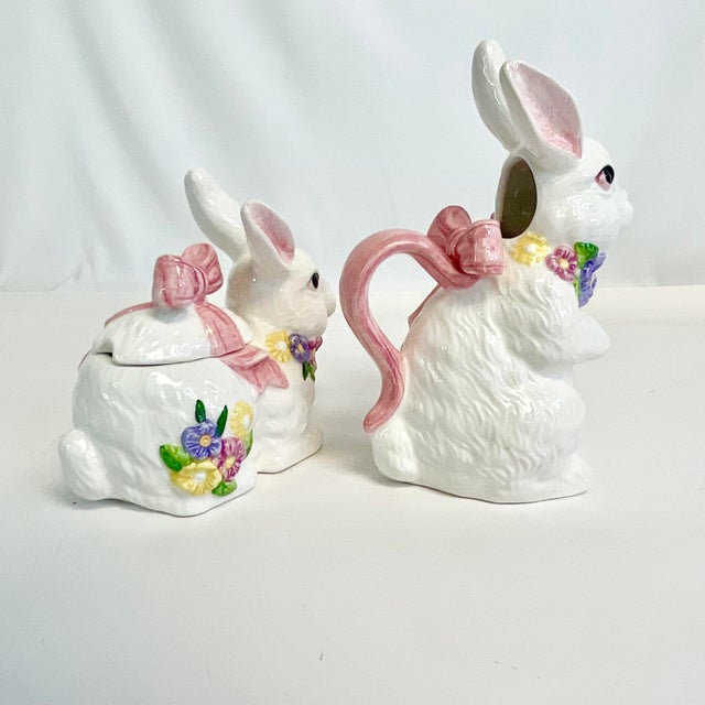 Mid-Century Trompe L’Oeil Hollywood Regency Majolica Bunny Creamer and Sugar Bowl - A Pair, Easter For Sale - Image 4 of 11