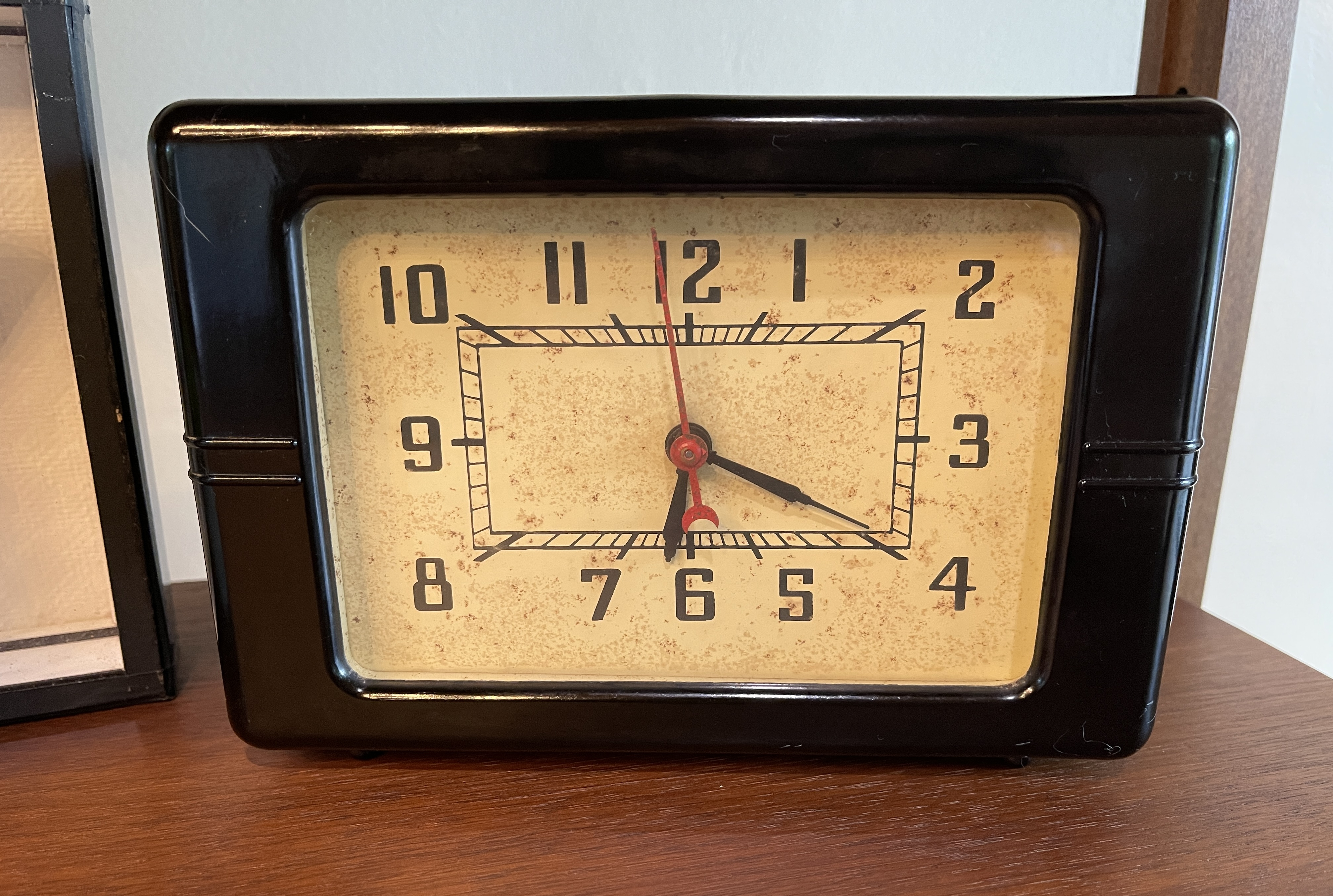 1930's Art Deco Bakelite Clock | Chairish