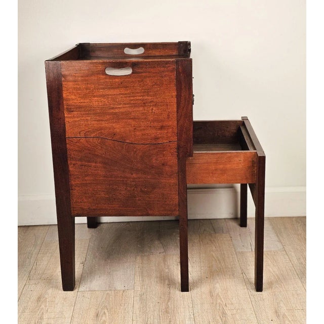 George III Period Mahogany Commode, Circa 1790 For Sale In San Francisco - Image 6 of 9