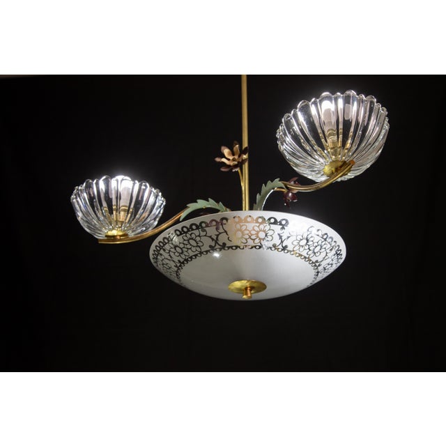 Italian Midcentury Art Decò Murano Glass and Brass Chandelier, 1950s For Sale - Image 4 of 12