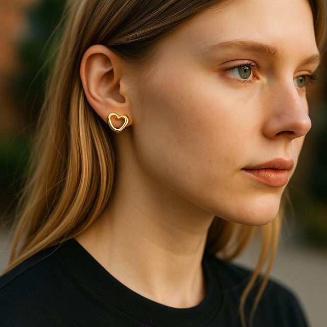 Contemporary 1990s Elsa Peretti Tiffany Co Open Heart 0.43 Inch Earrings Eighteen Karat Yellow Gold - 2 Pieces For Sale - Image 3 of 9