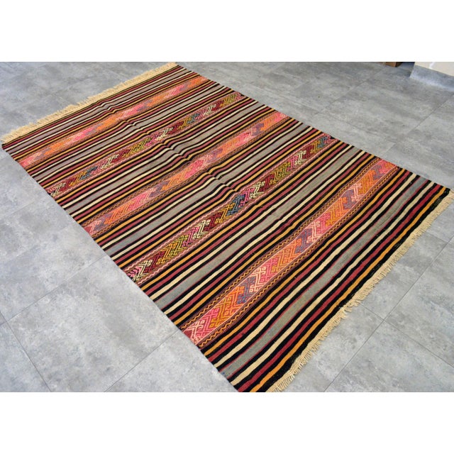 Dimension: 53,6" x 82,7" Excluding fringe Material :The original Kilim is made of hand spun wool on wool Condition: Used....