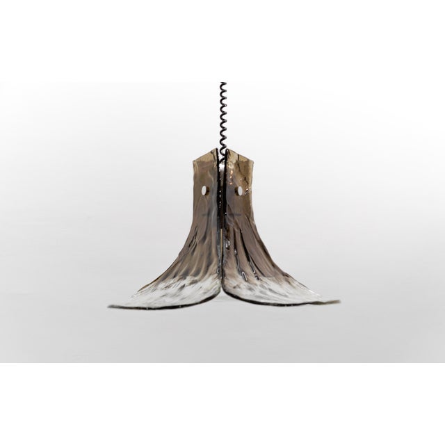 This set of pendant lamps was designed for Kalmar in the 1960s. It features Mazzega Murano glass leafs. The lamp can be...