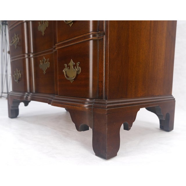 Solid Mahogany Block Front 4 Drawers 32" H Compact Bachelor Chest Dresser MINT For Sale - Image 6 of 11