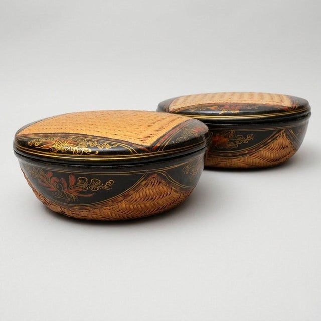 Mid-Century Nesting Boxes in Woven Bamboo and Polychrome Lacquer Indochinese Work, 1950s, Set of 6 For Sale - Image 4 of 12
