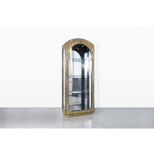 1970s Mastercraft Brass Vitrine / Display Cabinet For Sale In Los Angeles - Image 6 of 13