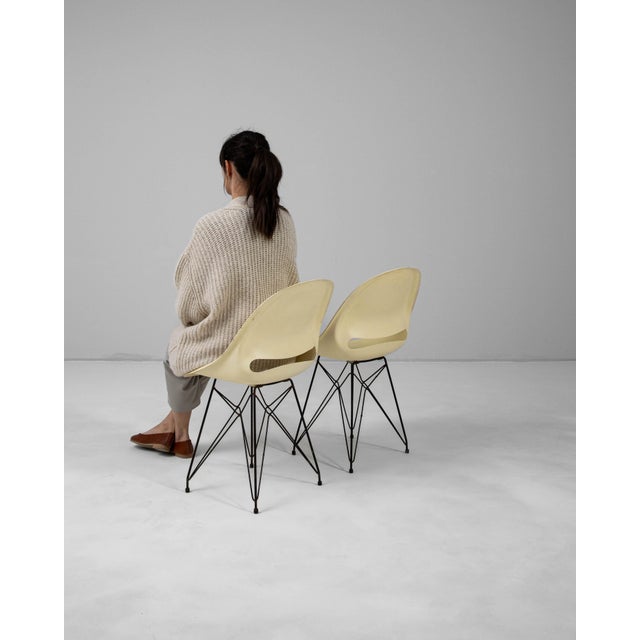 Mid 20th Century 20th Century Czech Fiberglass Chairs By Miroslav Navratil For Vertex - A Pair For Sale - Image 5 of 18