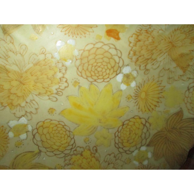 Vintage Imari Shuho Yellow Chrysanthemums and Mums Plates - a Pair For Sale - Image 4 of 7