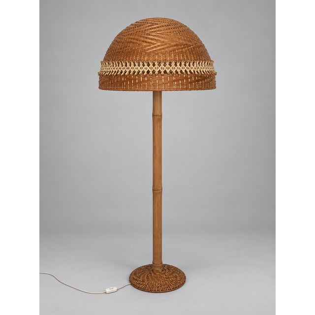 Important bamboo and woven rattan floor lamp, France, 1970. Height: 155 cm. Shade diameter: 75 cm. Very good condition....
