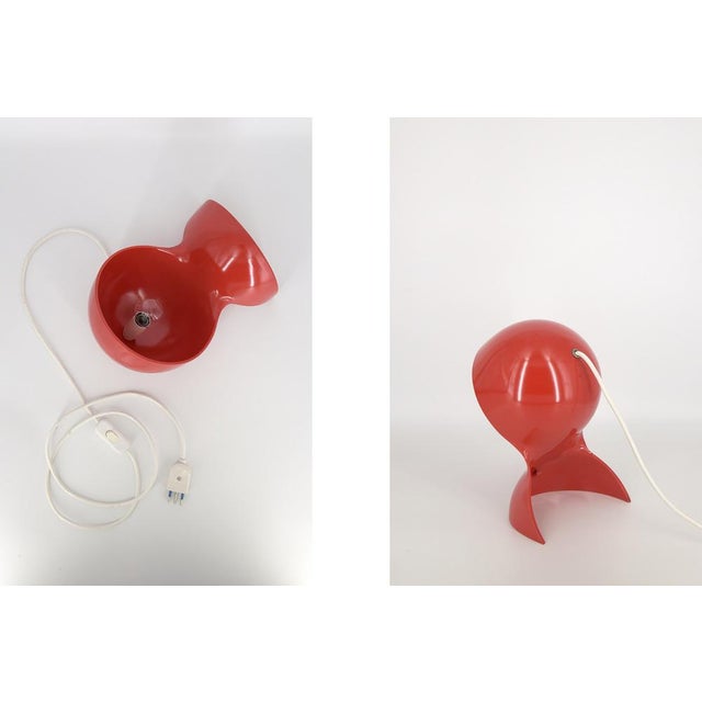 Mid-Century Modern Red Dalù Table Lamp for Artemide, 1960s For Sale - Image 3 of 9